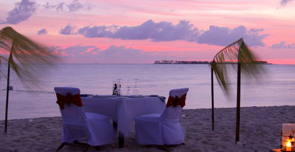 Romantic dinners on the beach