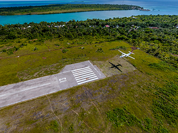 Garuda-Indonesia-landing-at-Wakatobi-private-airstrip