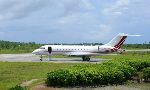 Private-jet-on-Wakatobi-airstrip